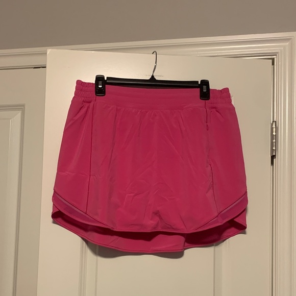 LuluLemon Sonic Pink Hotty Hot Skirt, Size 12
Like New - Picture 1 of 6